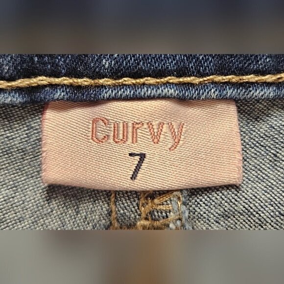 Blue Desire Curvy Short Shorts with Lace Pockets - Picture 13 of 15